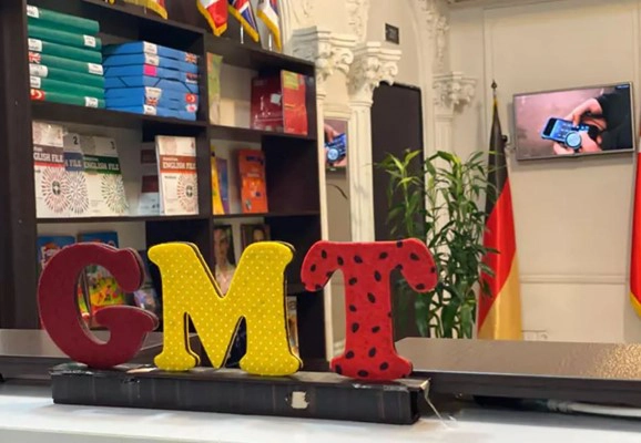 کلاس زبان در میدان ولیعصر