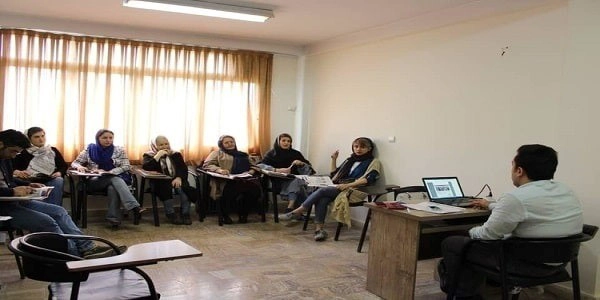 آموزشگاه زبان در شعبه ولیعصر